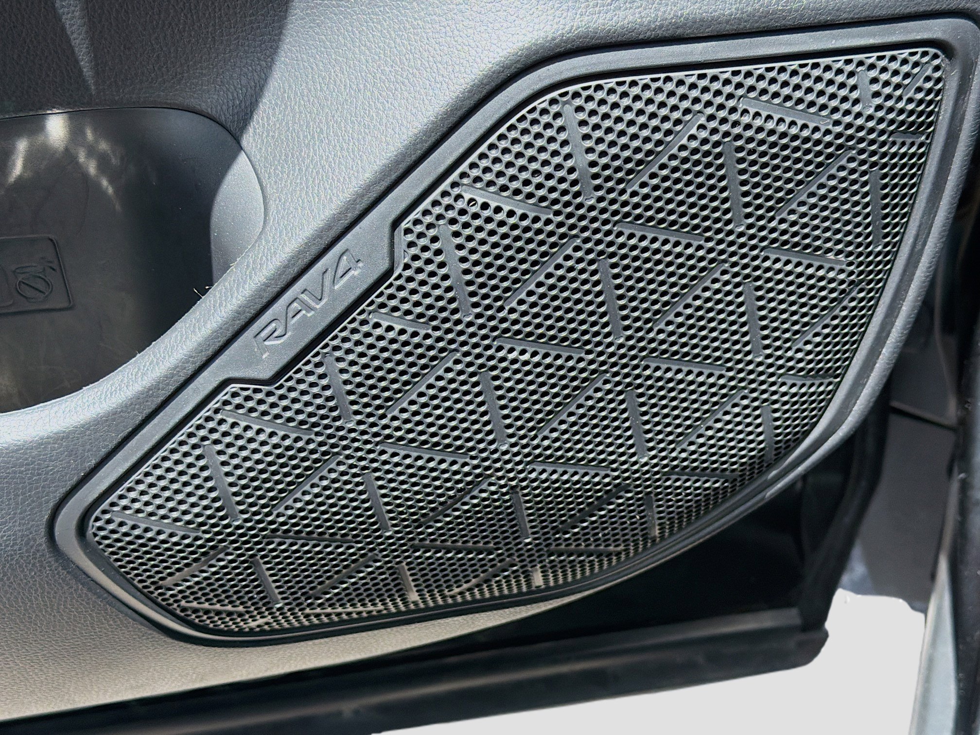 Used 2024 Toyota RAV4 XLE FWD image 22