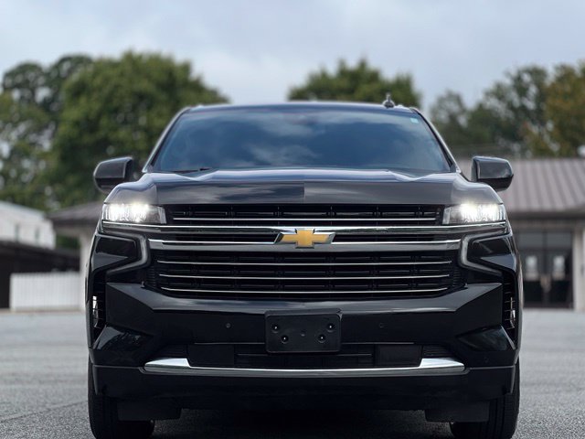 Used 2023 Chevrolet Suburban LT AWD/4WD image 2