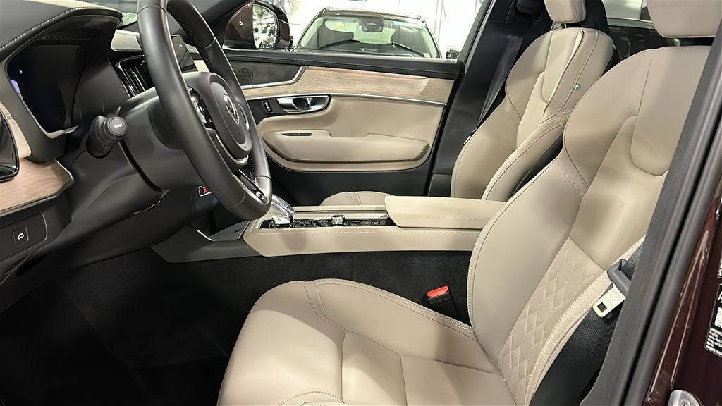 Used 2026 Volvo XC90 B6 Plus w/ Protection Package AWD/4WD image 10