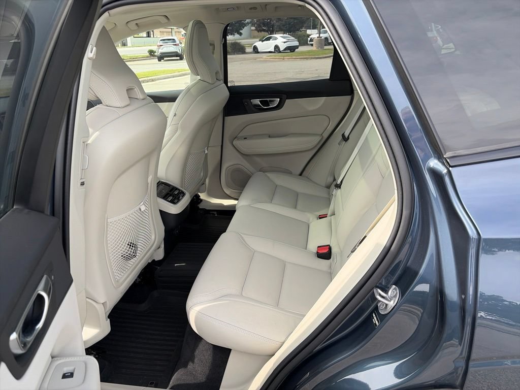 Used 2025 Volvo XC60 B5 Ultra w/ Climate Package AWD/4WD image 13