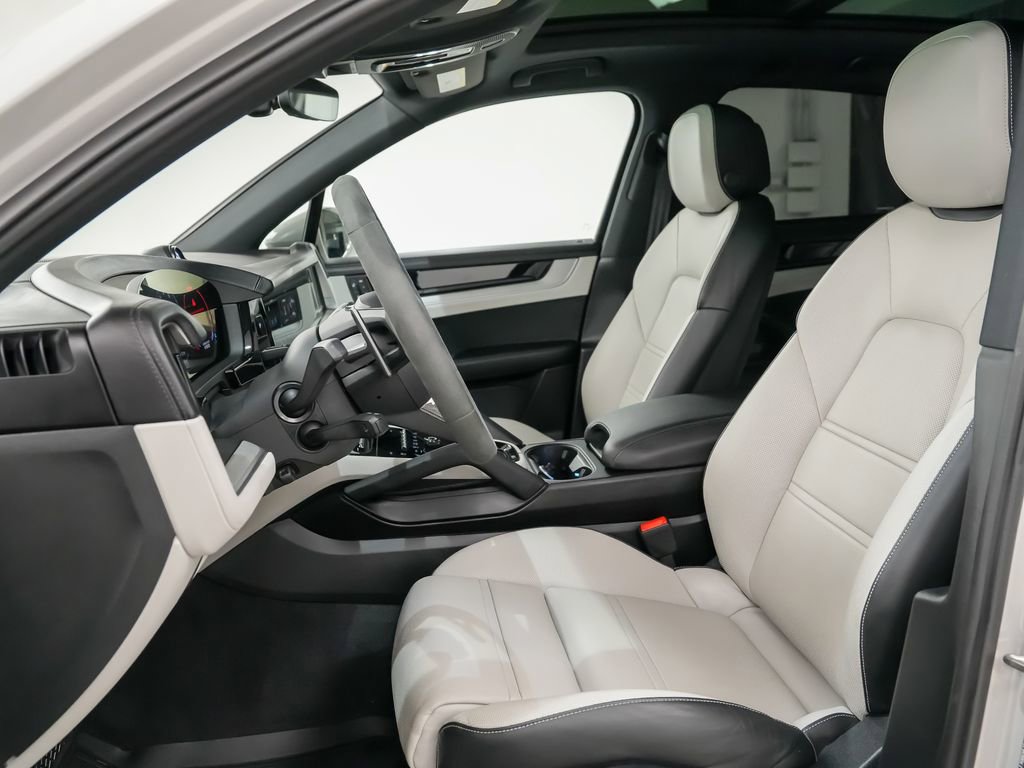 Used 2024 Porsche Cayenne AWD/4WD image 5