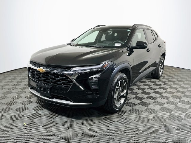 Used 2025 Chevrolet Trax LT FWD image 4