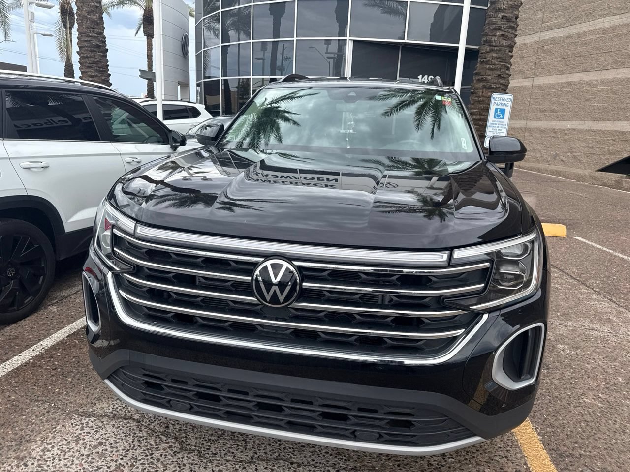 Used 2025 Volkswagen Atlas SE AWD/4WD image 6
