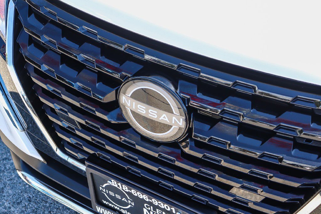 Certified 2025 Nissan Kicks Play S FWD image 5