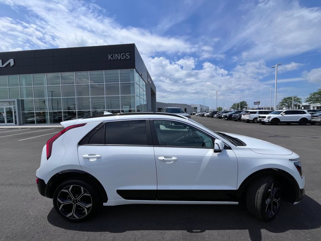 Certified 2024 Kia Niro EX Touring FWD image 3