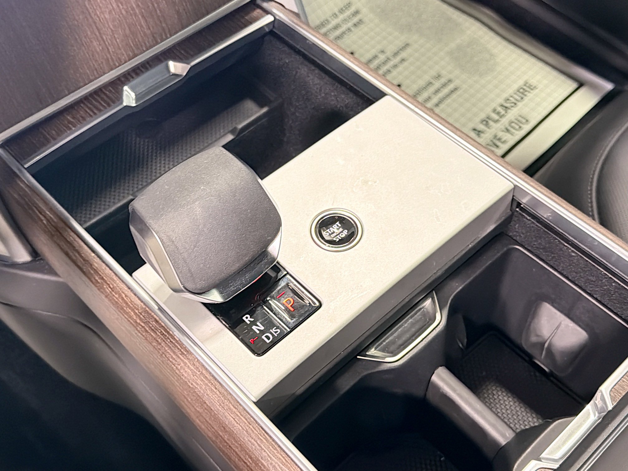 Used 2025 Land Rover Range Rover Long Wheelbase SE image 28