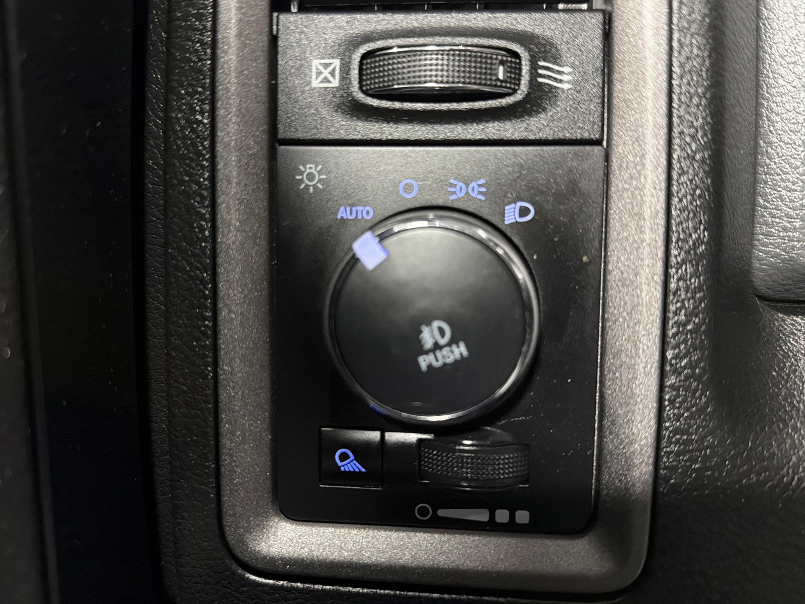 Used 2018 RAM 1500 Express w/ Express Value Package image 25