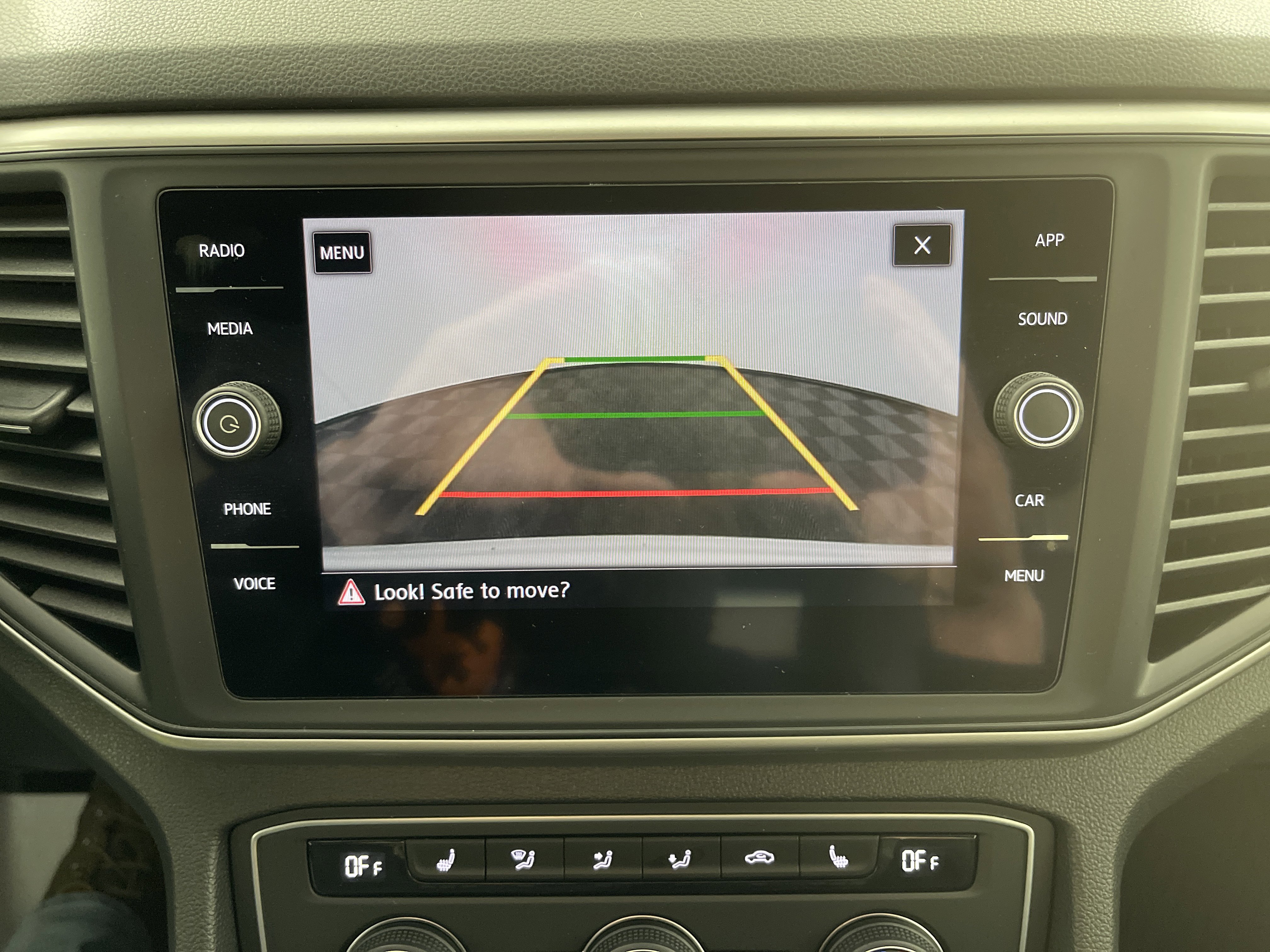 Used 2020 Volkswagen Atlas Cross Sport SE w/ Panoramic Sunroof Package image 25