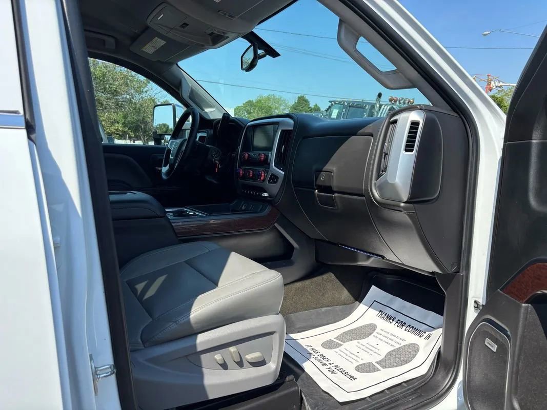 Used 2016 GMC Sierra 2500 SLT w/ Duramax Plus Package AWD/4WD image 32