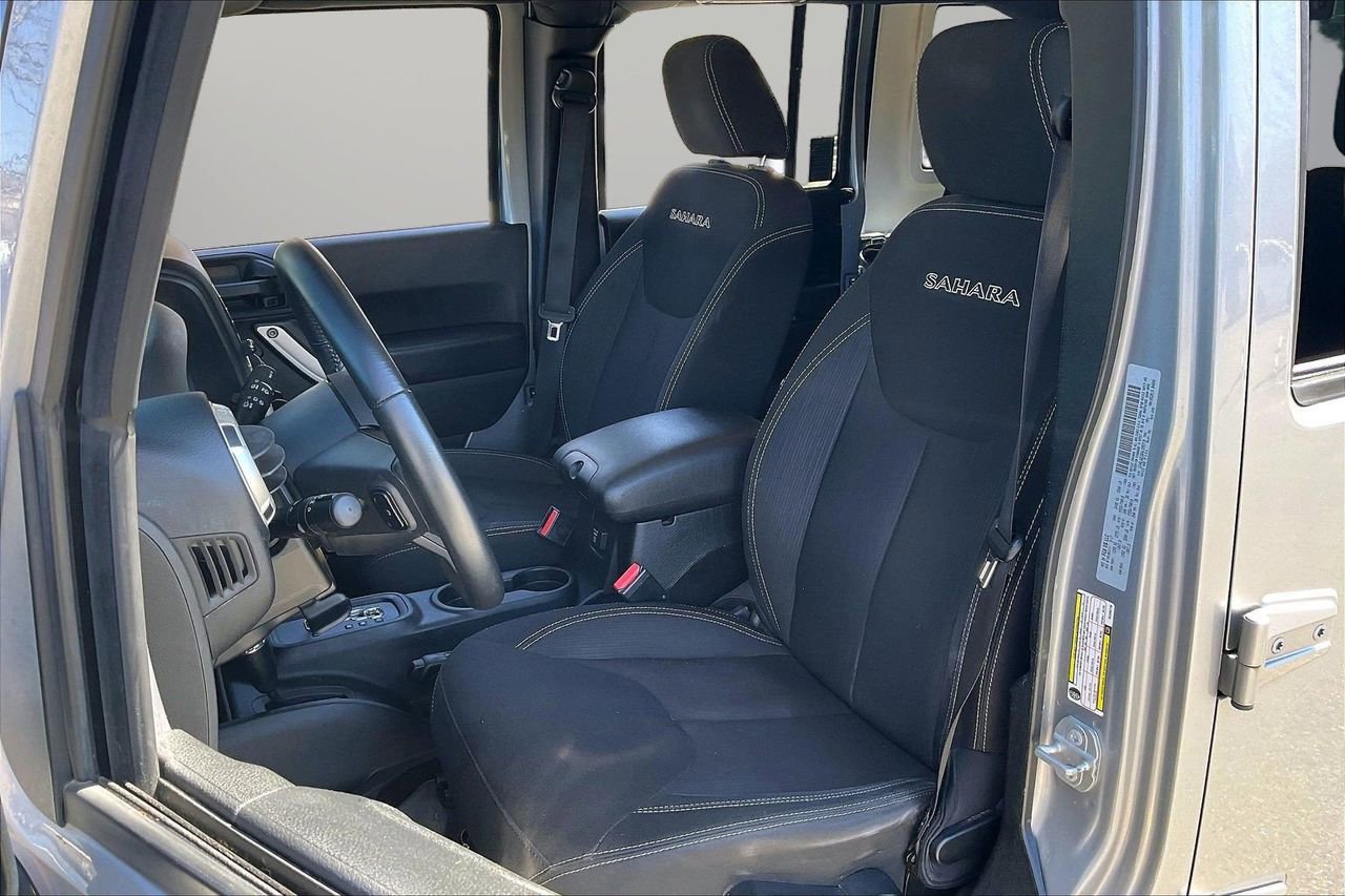 Used 2017 Jeep Wrangler Unlimited Sahara w/ Connectivity Group image 20