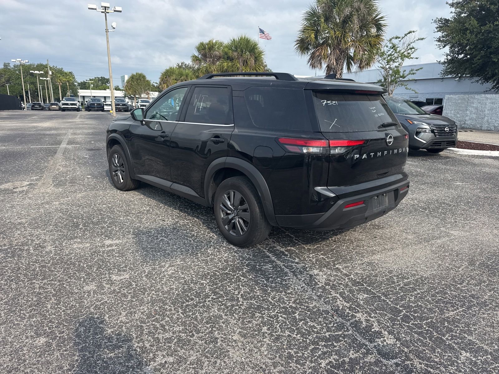 Used 2024 Nissan Pathfinder SV FWD image 4