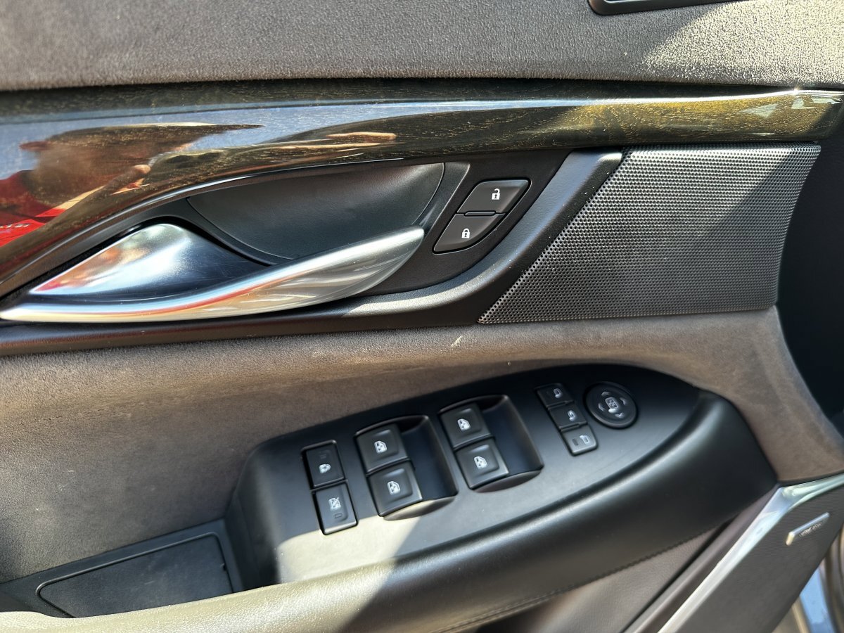 Used 2018 Cadillac Escalade Platinum AWD/4WD image 15