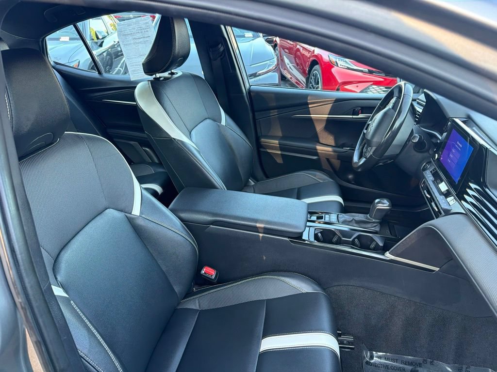 Used 2025 Toyota Camry SE FWD image 11
