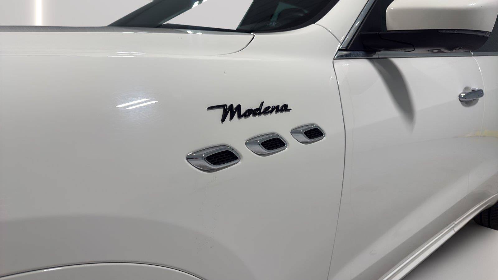 Used 2023 Maserati Levante Modena AWD/4WD image 36