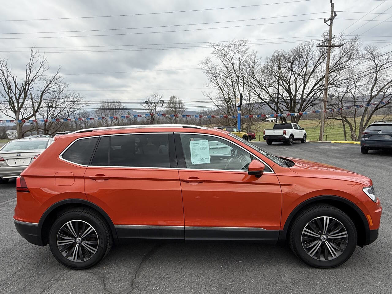 Used 2018 Volkswagen Tiguan SEL image 3