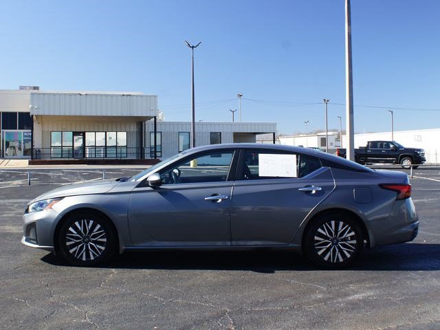 Used 2023 Nissan Altima 2.5 SV w/ SV Premium Package image 14