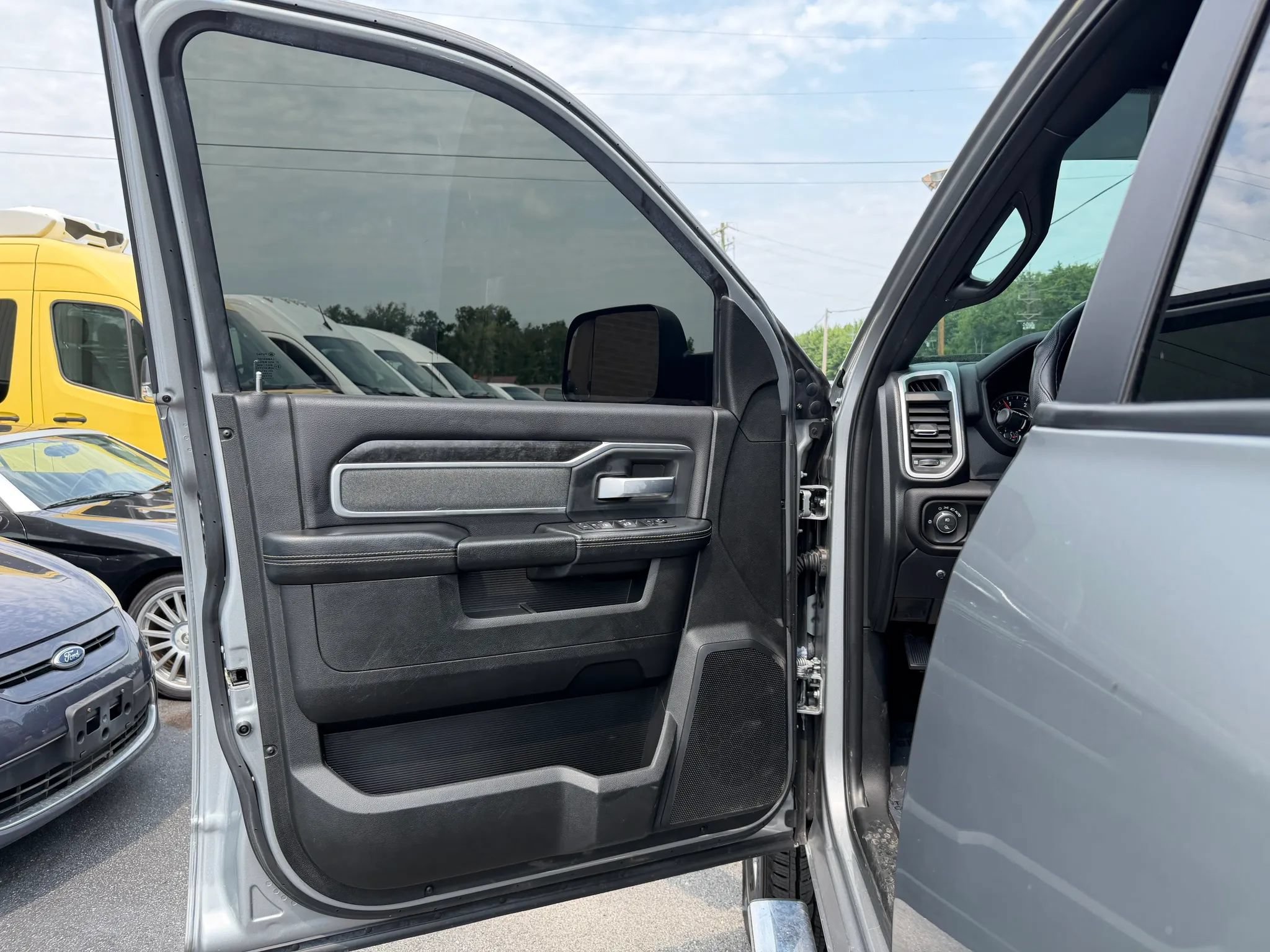 Used 2021 RAM 2500 Big Horn w/ Level 1 Equipment Group AWD/4WD image 8