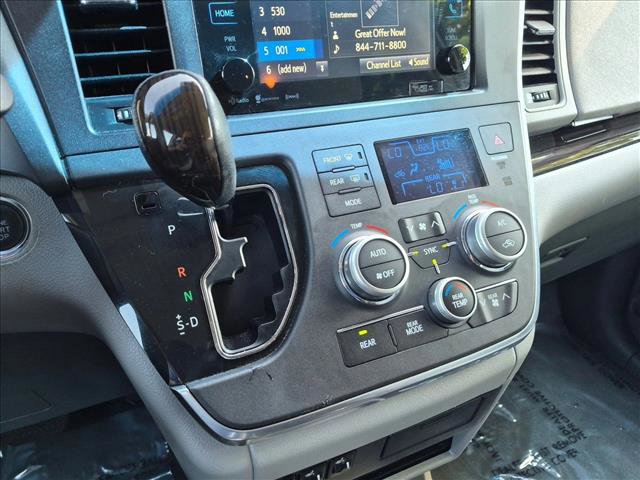 Used 2016 Toyota Sienna XLE Premium FWD image 12