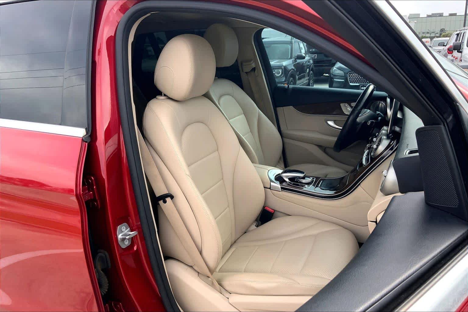 Used 2017 Mercedes-Benz GLC 300 4MATIC image 9