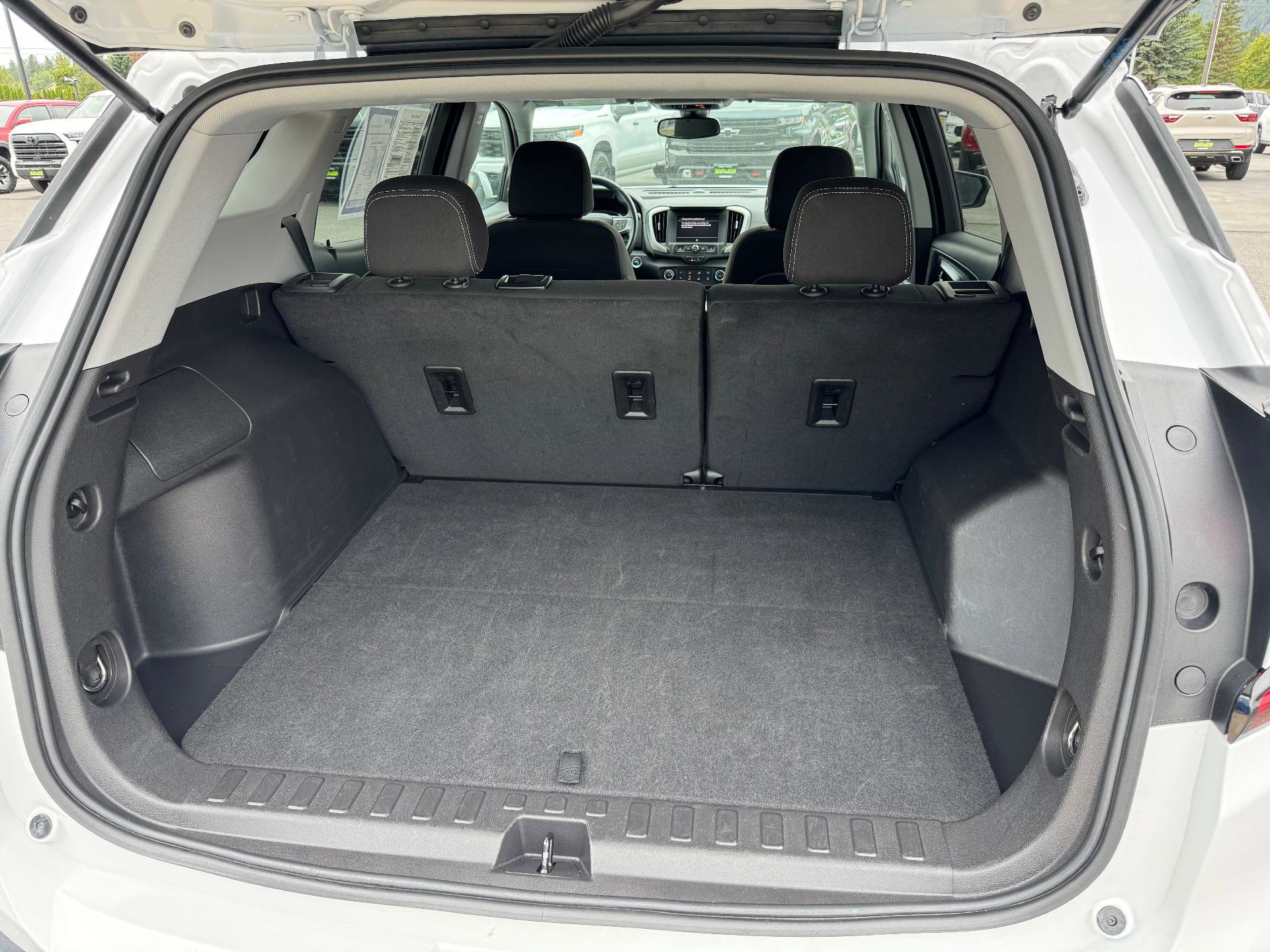 Used 2024 GMC Terrain SLE image 15