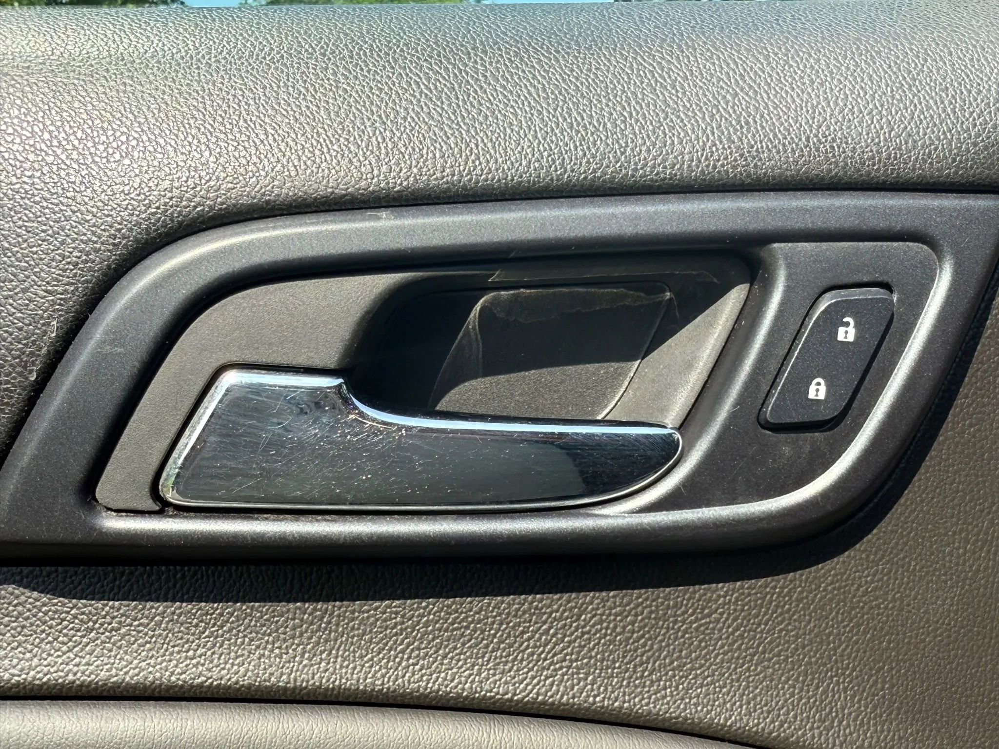 Used 2015 GMC Yukon SLT w/ HD Trailering Package image 12