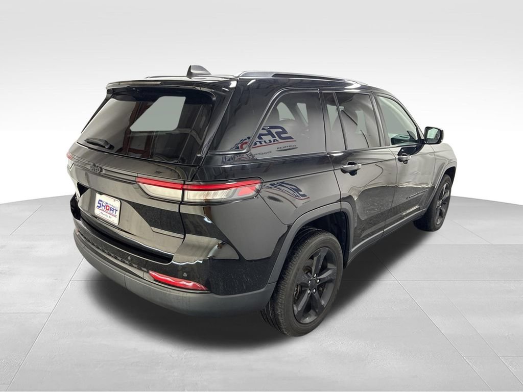 Used 2023 Jeep Grand Cherokee Altitude AWD/4WD image 4
