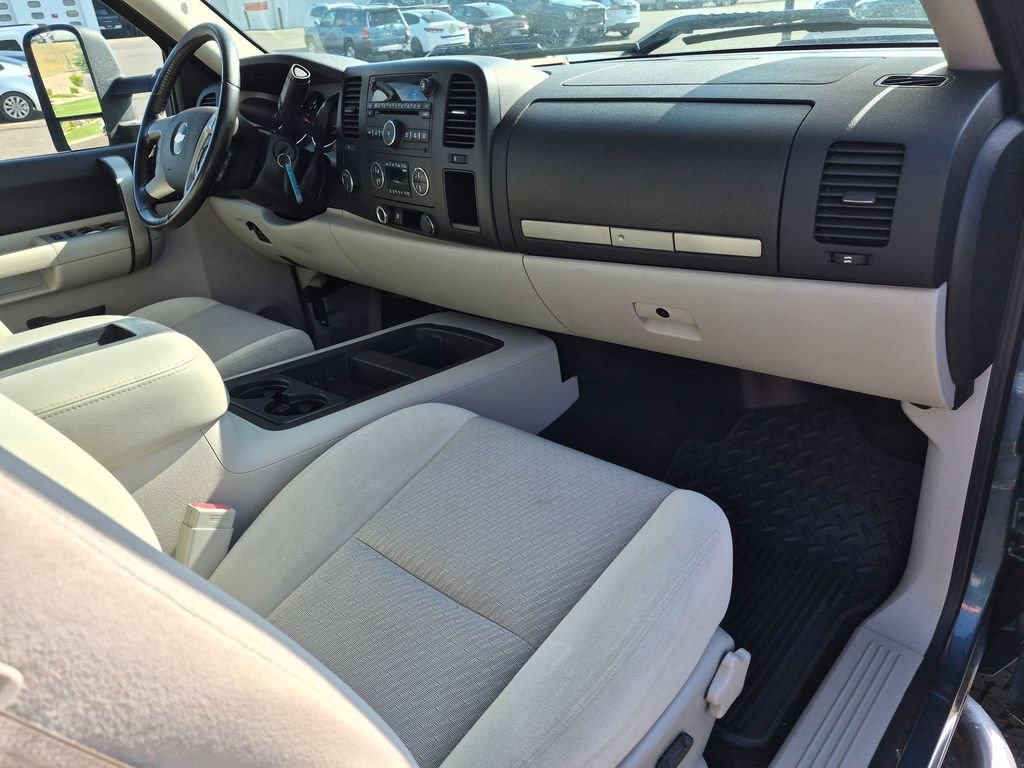 Used 2009 Chevrolet Silverado 2500 LT w/ Interior Plus Package AWD/4WD image 22