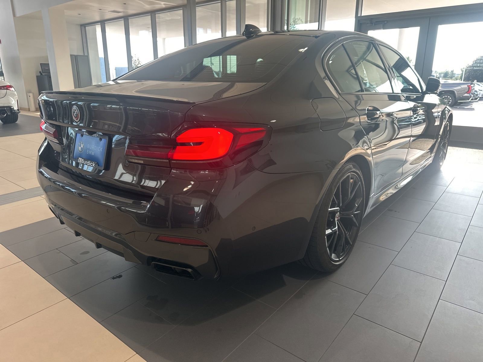 Used 2023 BMW M550i xDrive w/ Dynamic Handling Package image 12