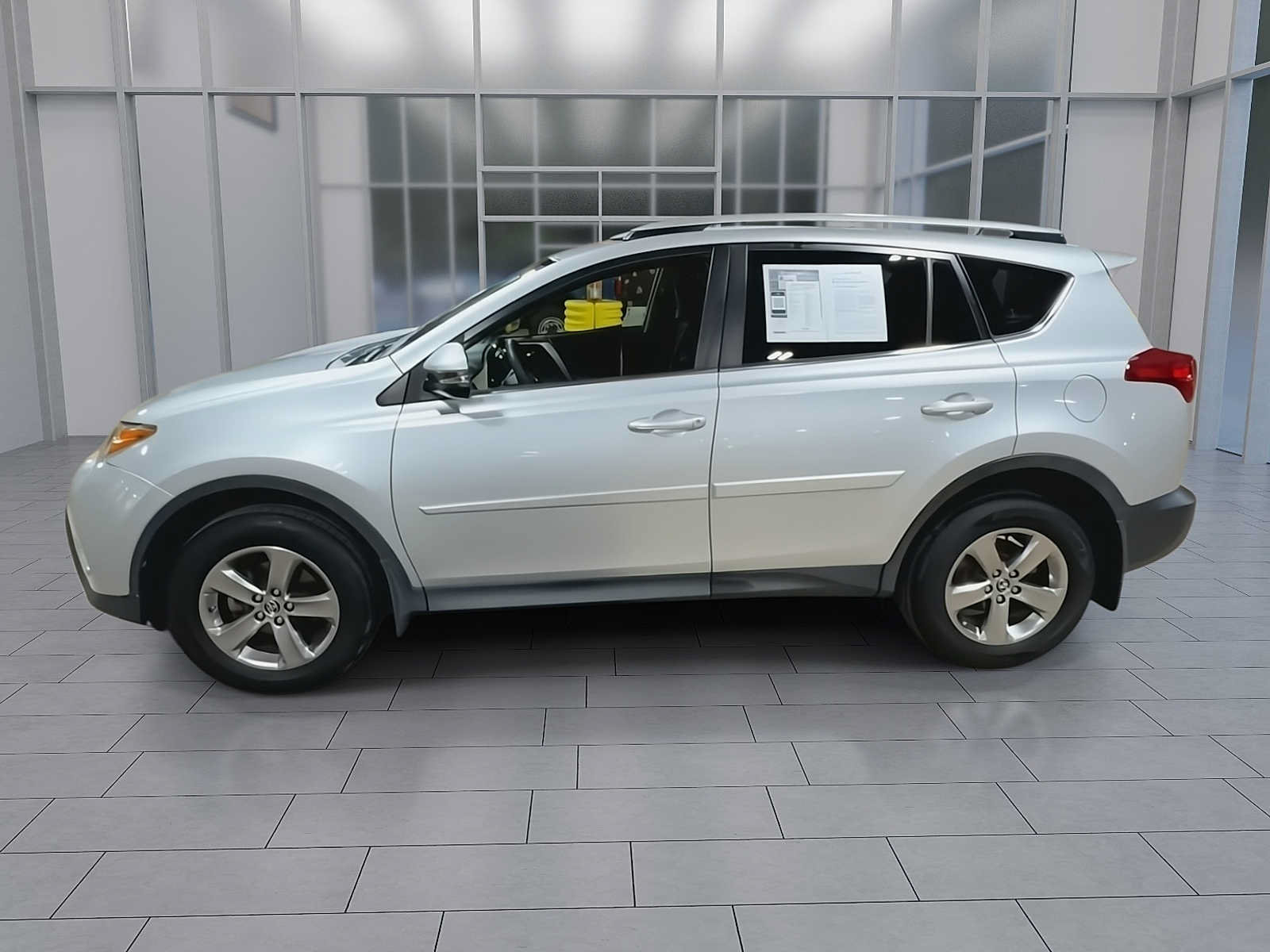 Used 2015 Toyota RAV4 XLE AWD/4WD image 5