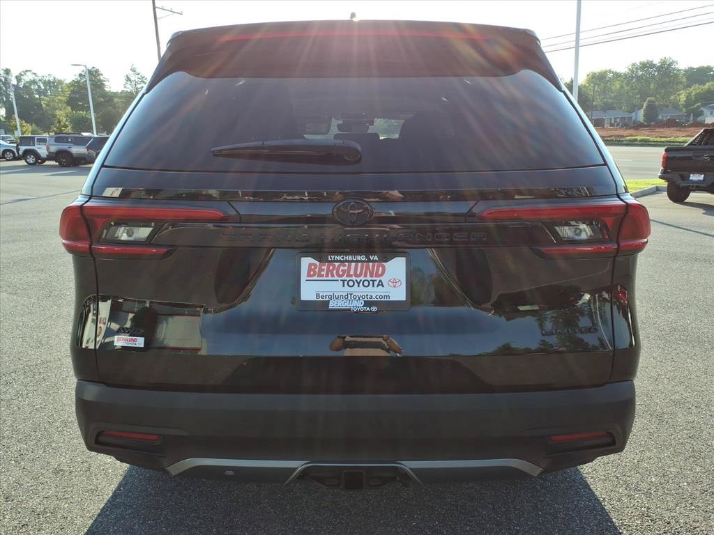 Used 2024 Toyota Grand Highlander AWD image 11