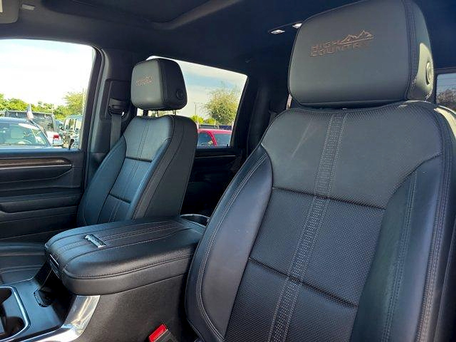 Used 2024 Chevrolet Silverado 2500 High Country w/ High Country Premium Package AWD/4WD image 24