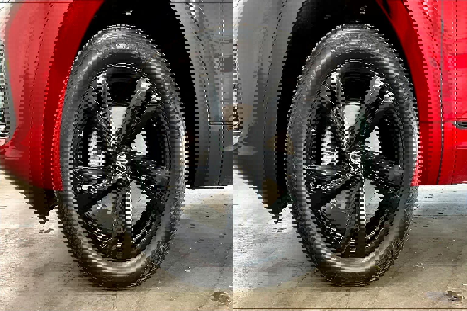 Used 2025 Volkswagen Atlas Cross Sport SEL R-Line image 12