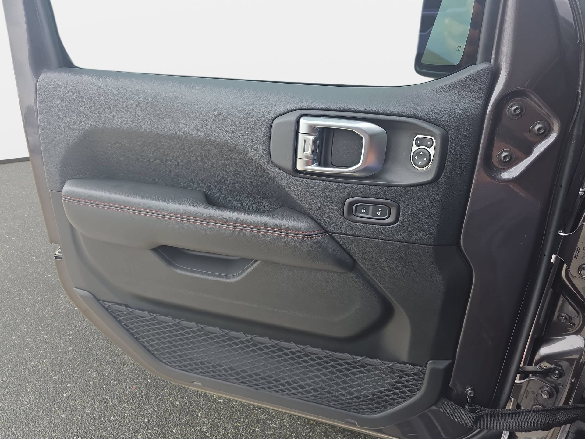 Used 2018 Jeep Wrangler Unlimited Rubicon AWD/4WD image 25