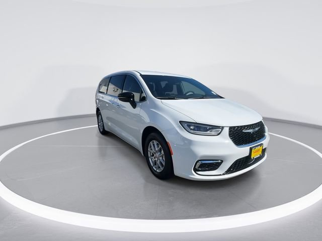 New 2026 Chrysler Pacifica Select FWD image 2