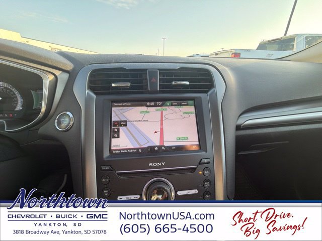 Used 2016 Ford Fusion Titanium FWD image 17