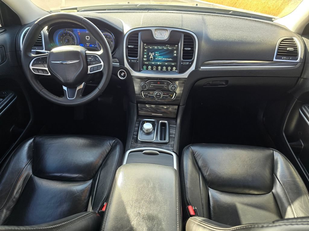 Used 2022 Chrysler 300 Touring L RWD image 11