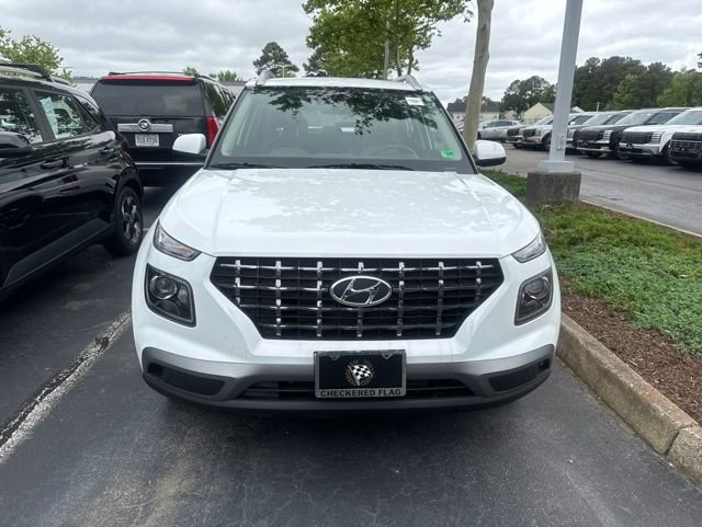 Used 2025 Hyundai Venue SEL FWD image 3