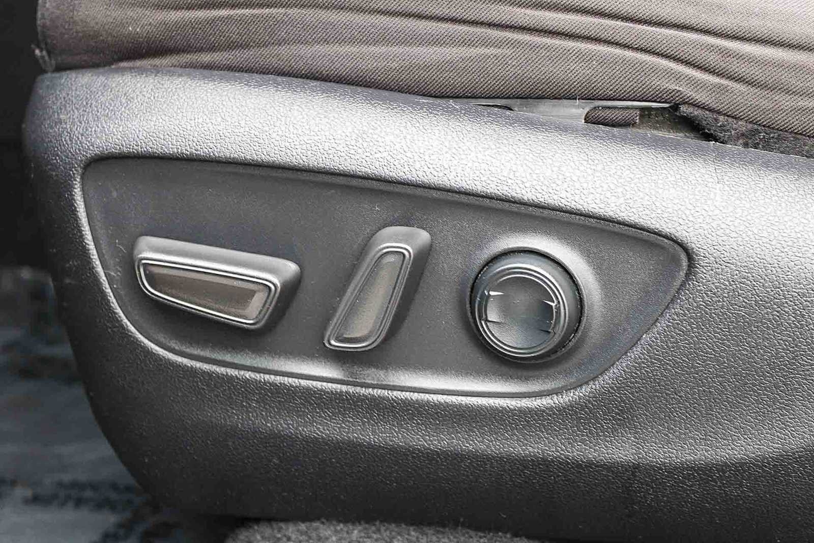 Used 2020 Toyota RAV4 XLE w/ Convenience Package FWD image 20