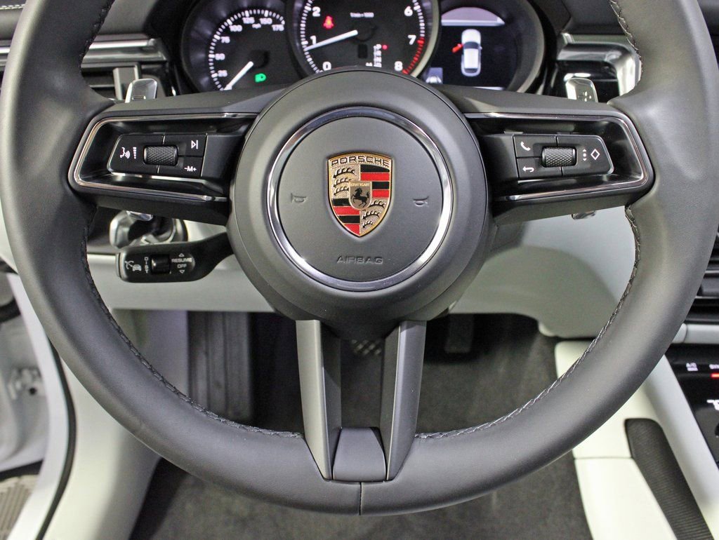 Certified 2025 Porsche Macan image 23