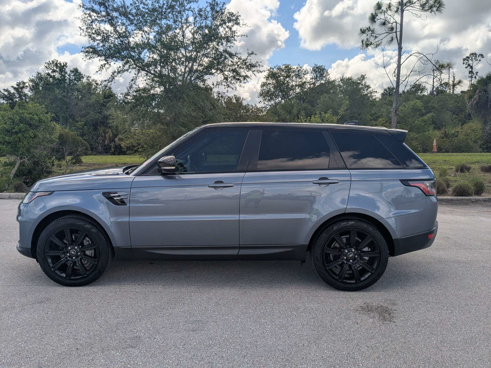 Used 2022 Land Rover Range Rover Sport SE AWD/4WD image 8