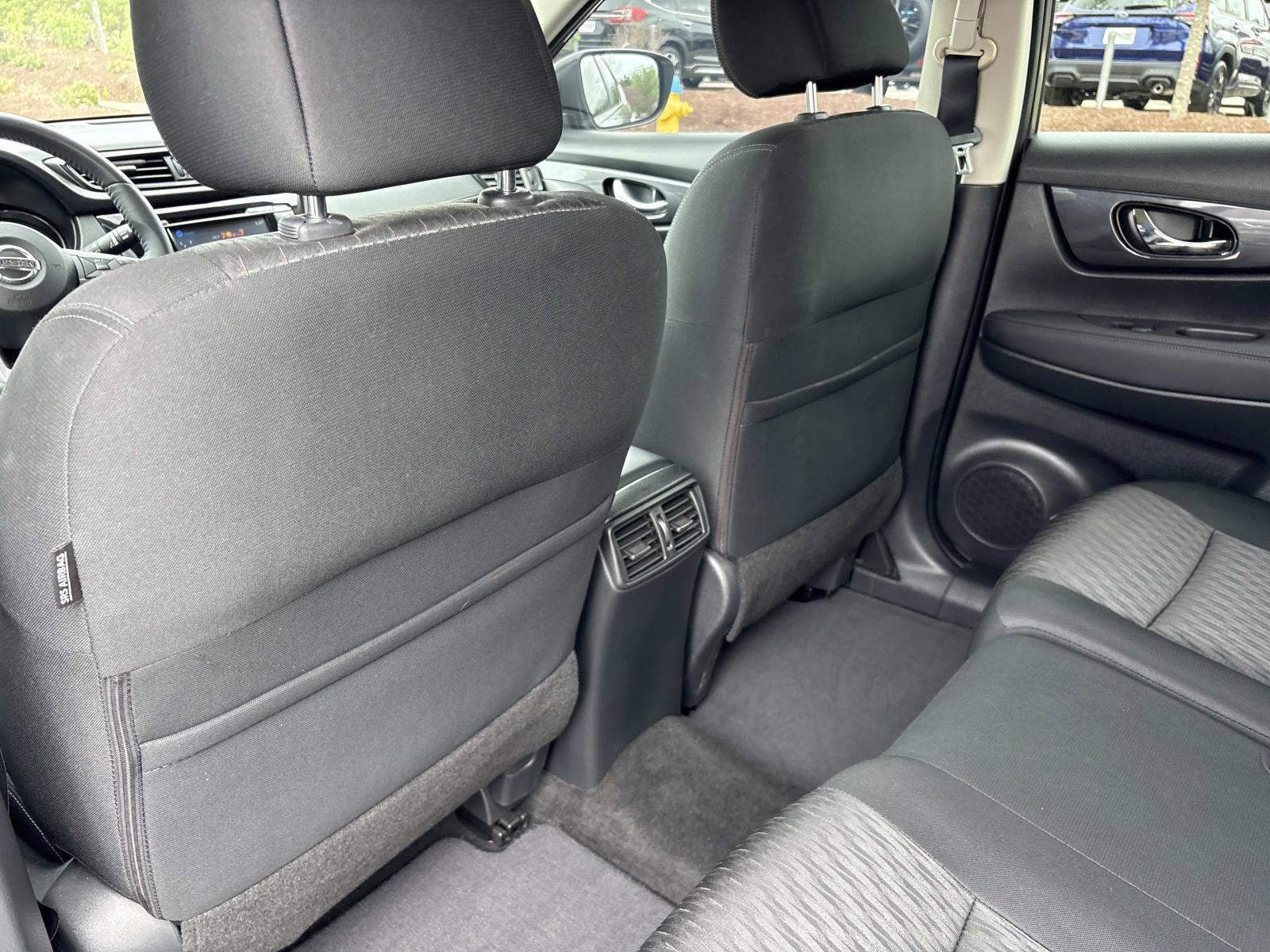 Used 2017 Nissan Rogue SV w/ SV Premium Package image 30