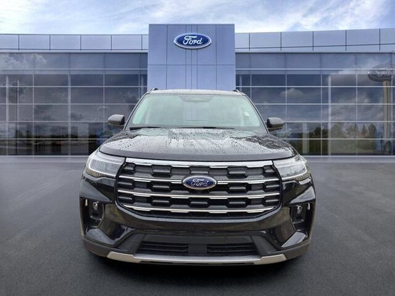Used 2025 Ford Explorer Active w/ Active Comfort Package RWD image 3