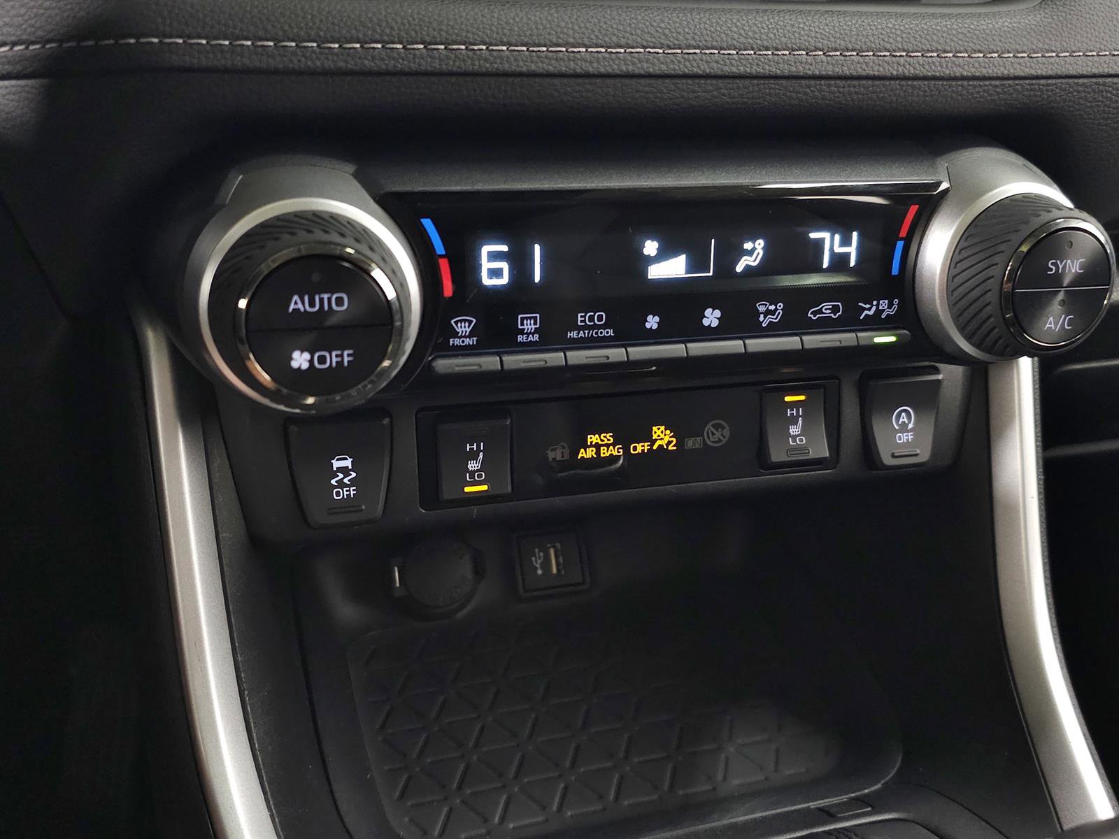 Used 2023 Toyota RAV4 XLE Premium image 28