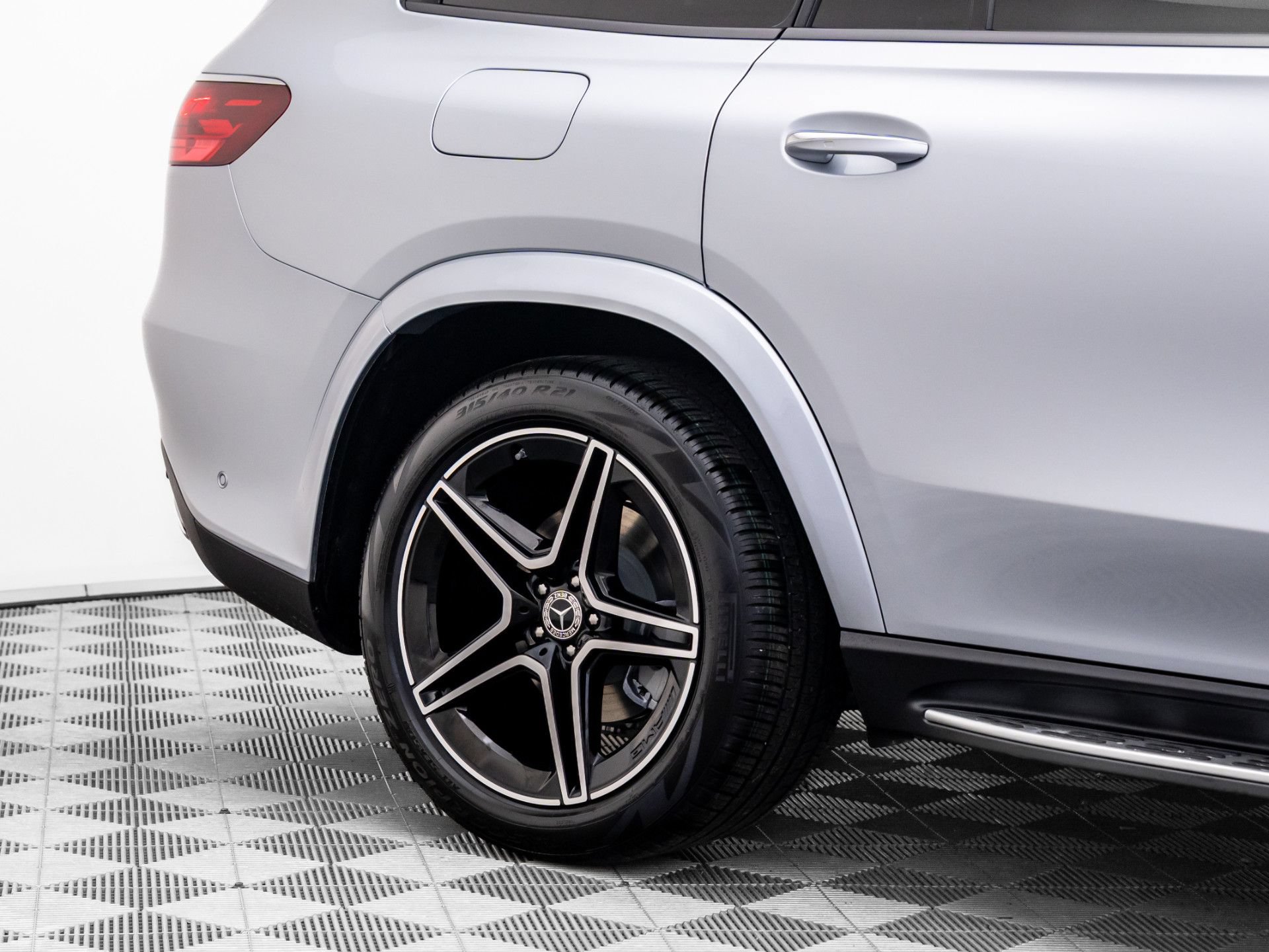 New 2026 Mercedes-Benz GLS 450 4MATIC image 39