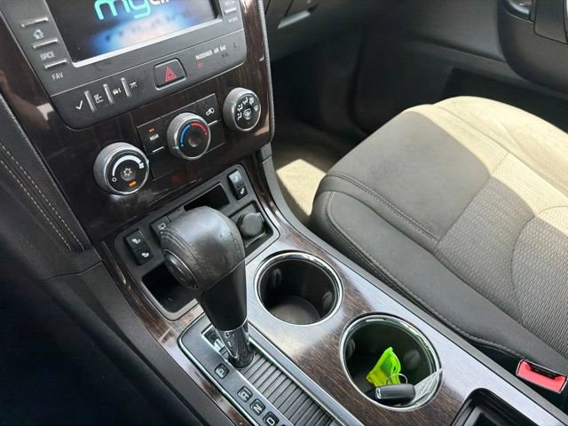 Used 2015 Chevrolet Traverse LT w/ Style and Technology Package FWD image 26
