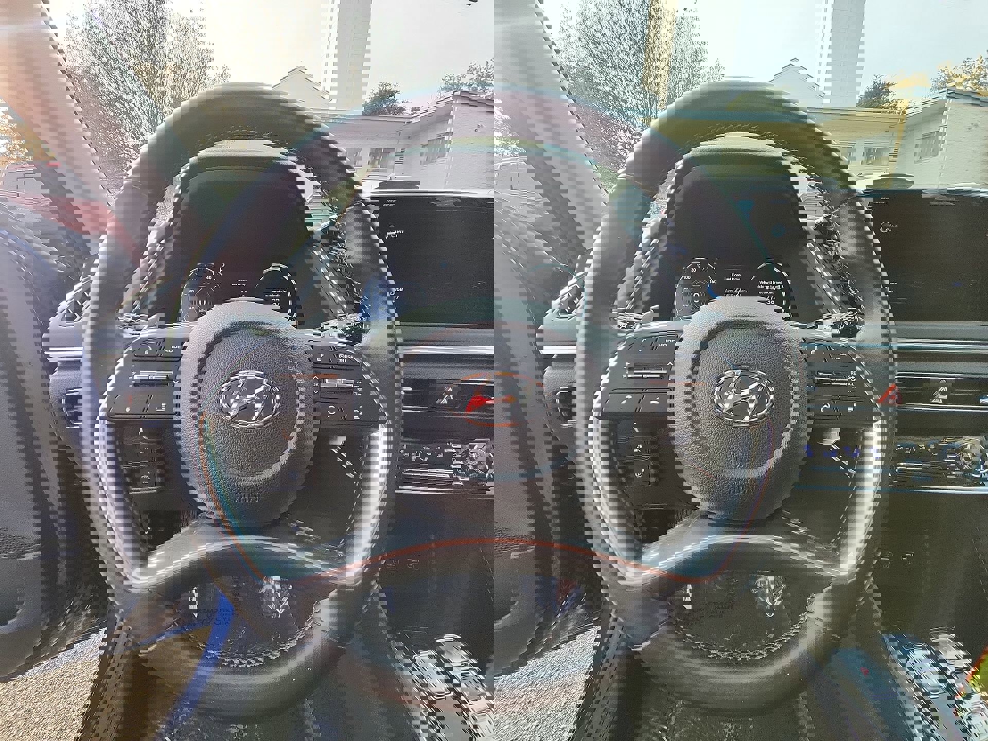 Used 2022 Hyundai Sonata Limited w/ Preferred Accessory Package image 11