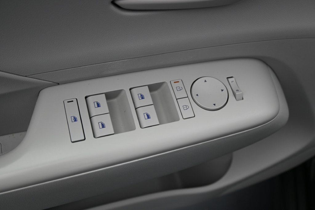 Used 2024 Hyundai Kona SE AWD/4WD image 18