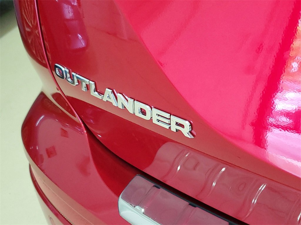 New 2025 Mitsubishi Outlander SE image 8