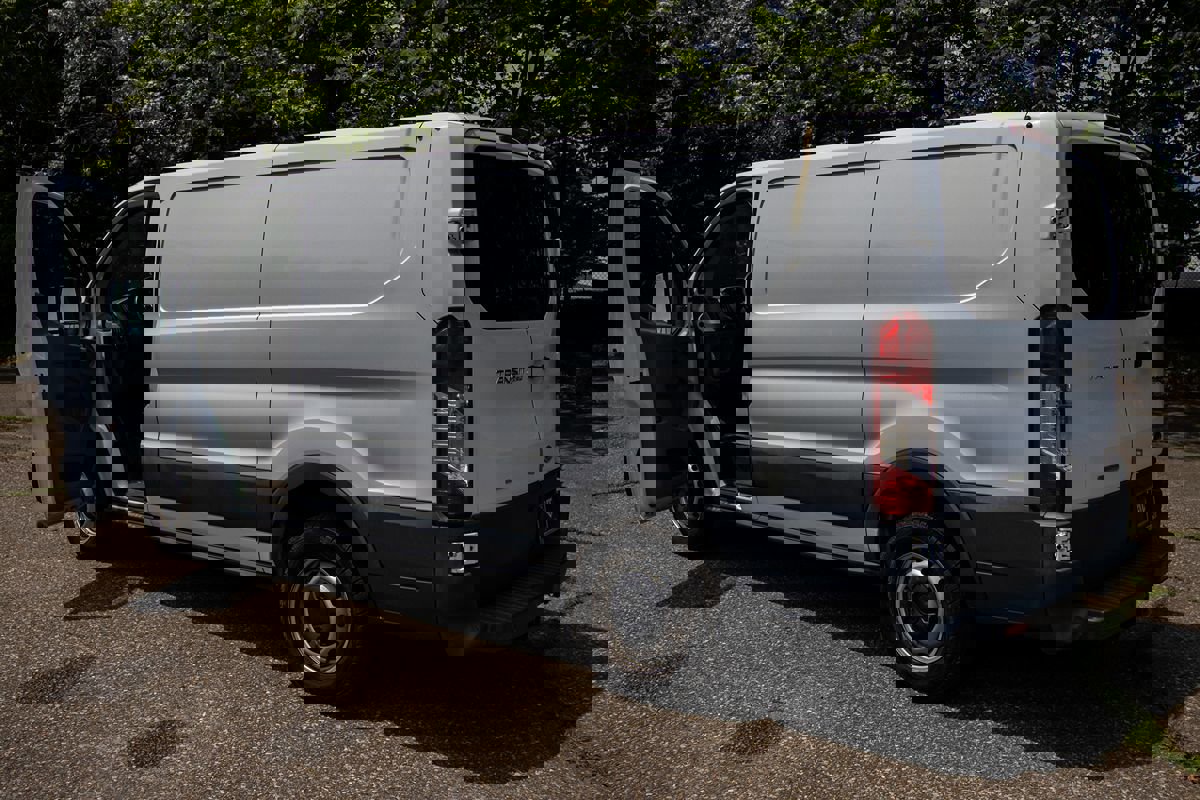 Used 2017 Ford Transit 250 130 Low Roof image 7