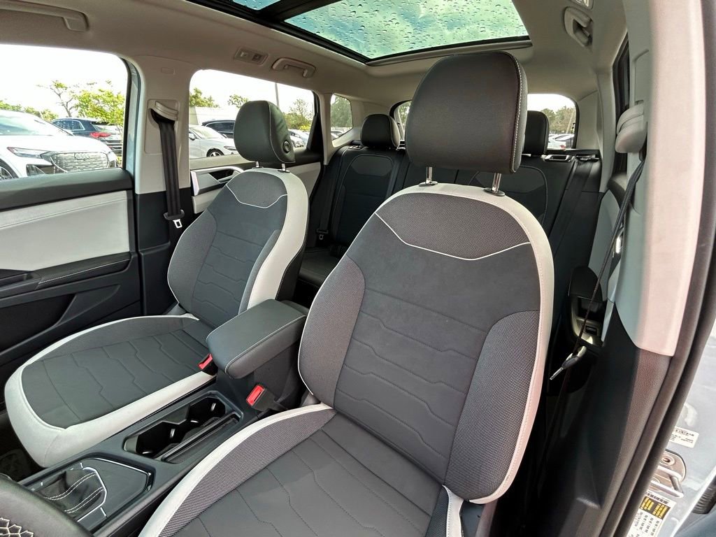 Used 2025 Volkswagen Taos SE image 14